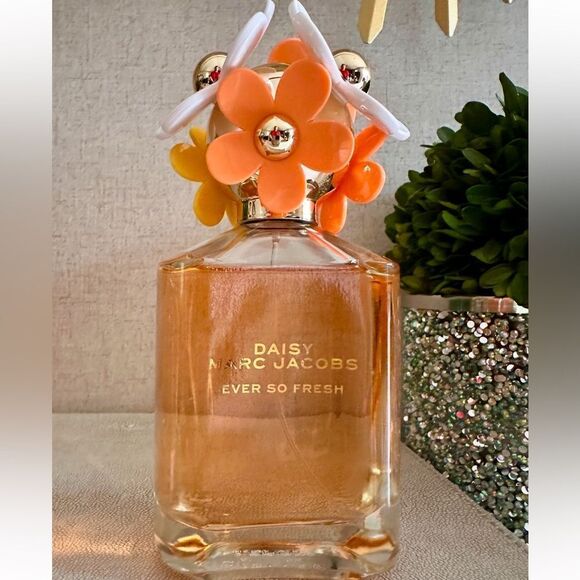 Marc Jacobs Daisy Ever So Fresh - A Sparkling Citrus Dream - Picture 16 of 17
